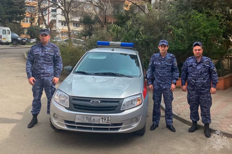 Сочинские росгвардейцы помогли доставить в лечебное учреждение ребенка, который нуждался в срочной медицинской помощи
