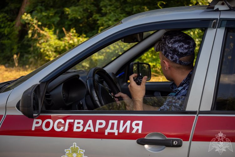 В Полтавской сотрудники Росгвардии задержали двух мужчин по подозрению в нанесении телесных повреждений 