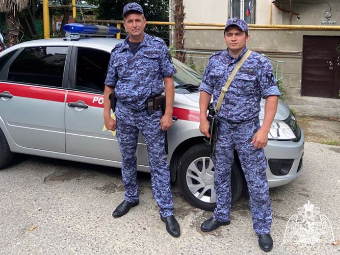 Утратившему связь с родственниками мужчине помогли росгвардейцы в Сочи