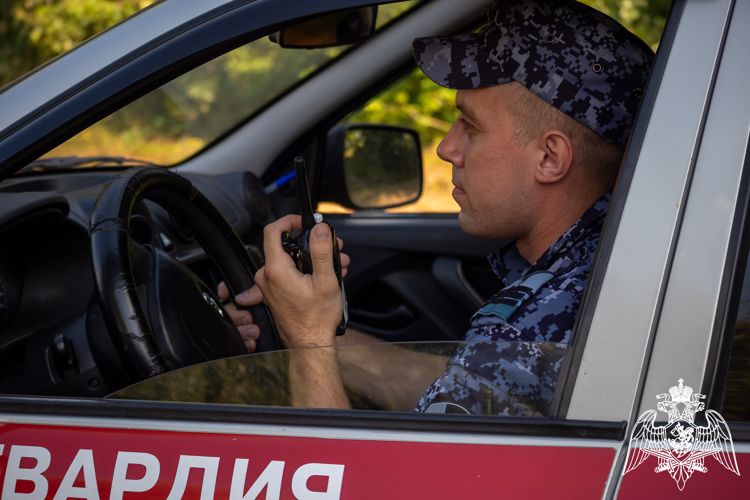В Краснодаре сотрудники Росгвардии задержали находящуюся в розыске женщину