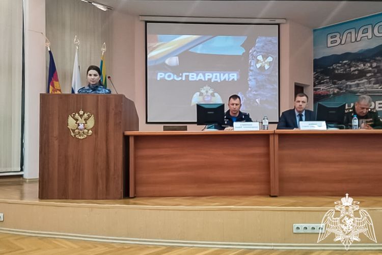 В Туапсе сотрудники Росгвардии приняли участие во Всероссийской информационной акции «Есть такая профессия – Родину защищать»