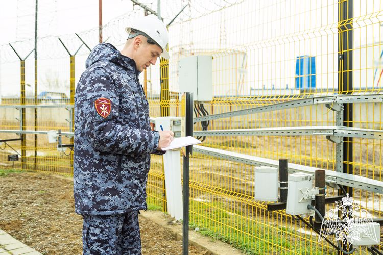 Сотрудники подразделений госконтроля и лицензионно-разрешительной работы Росгвардии 12 февраля отмечают свой профессиональный праздник 