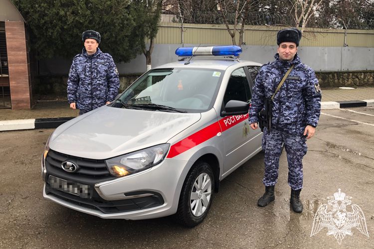 Сотрудники Росгвардии в Анапе помогли потерявшейся пенсионерке добраться домой