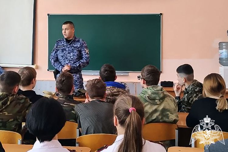 «Неделя мужества»: сотрудники Росгвардии провели тематические мероприятия для кубанских школьников 