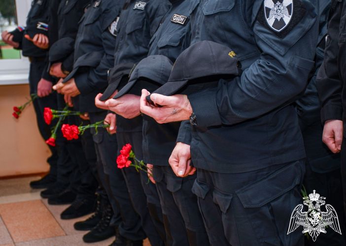 В Сочи открыли мемориальную доску погибшему в ходе СВО росгвардейцу