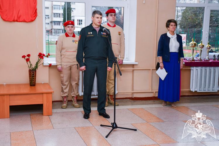 В Сочи открыли мемориальную доску погибшему в ходе СВО росгвардейцу