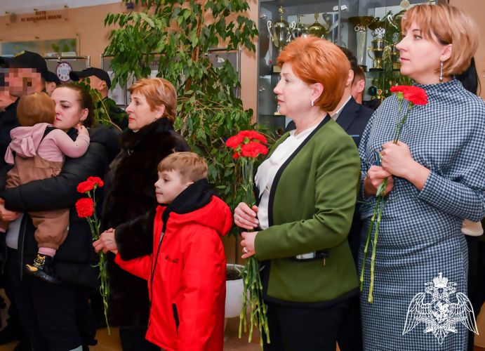В Сочи открыли мемориальную доску погибшему в ходе СВО росгвардейцу