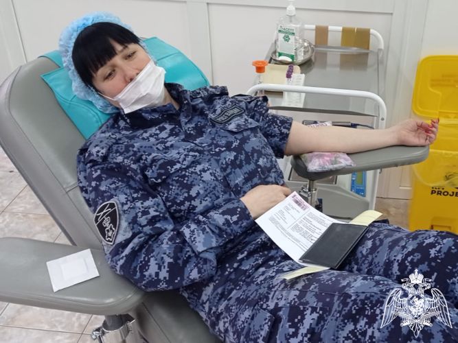 В преддверии Национального дня донора росгвардейцы пополнили банк крови Краснодарского края