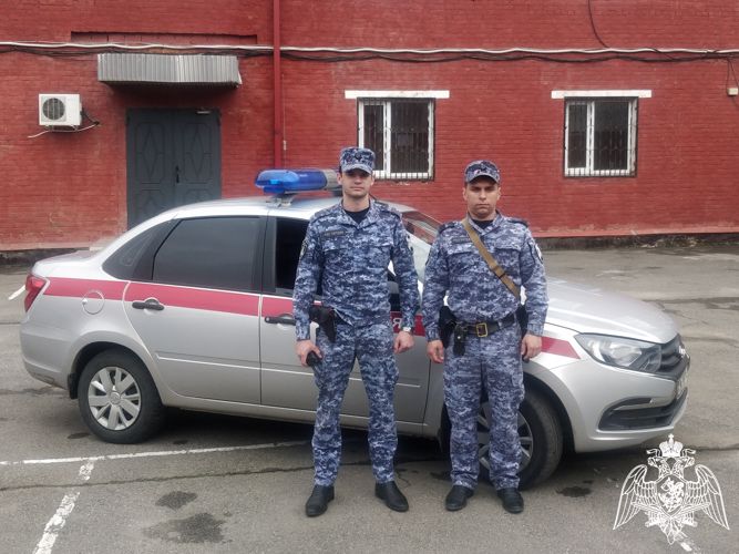 Сотрудники Росгвардии в Армавире оперативно доставили в больницу двухлетнюю девочку с признаками удушья