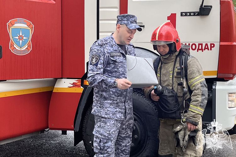 Совместные учения сотрудников Росгвардии и МЧС прошли в Краснодаре