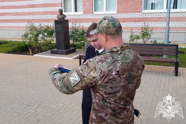 В Краснодаре взрывотехники Росгвардии обследовали школы накануне последних звонков