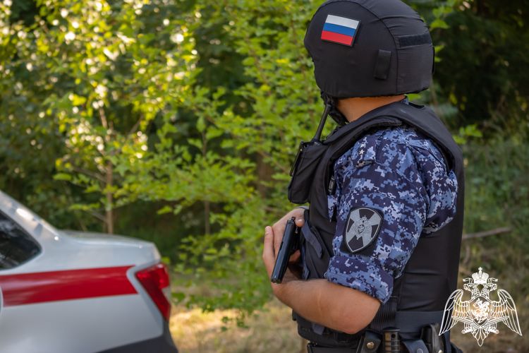 Сотрудники Росгвардии в Усть-Лабинске задержали мужчину, подозреваемого в угрозе убийством