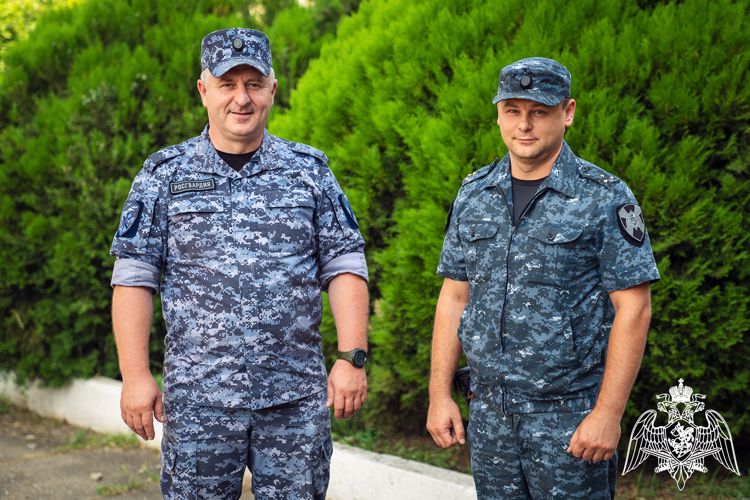 В Краснодаре росгвардейцы пришли на помощь курьеру, потерявшему сознание вблизи проезжей части
