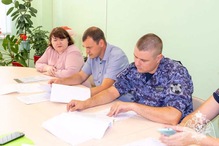Представители Росгвардии проверили готовность краснодарских школ к новому учебному году