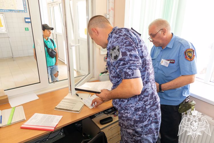 Представители Росгвардии проверили готовность краснодарских школ к новому учебному году