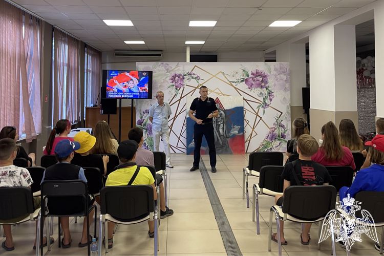 На Кубани росгвардейцы провели в честь Дня Государственного флага Российской Федерации мероприятия для жителей и гостей региона 