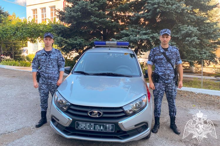 В Новороссийске сотрудники Росгвардии спасли пенсионера с признаками сердечного приступа