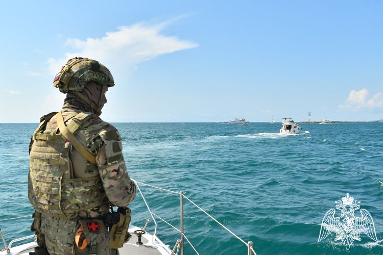 Сотрудники Росгвардии обеспечивают безопасность в акватории Черного моря 