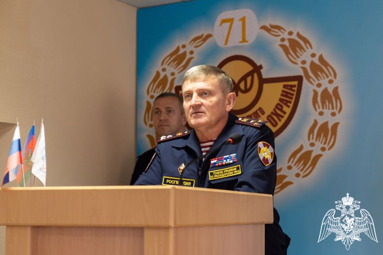 На Кубани отличившихся сотрудников вневедомственной охраны наградили накануне профессионального праздника