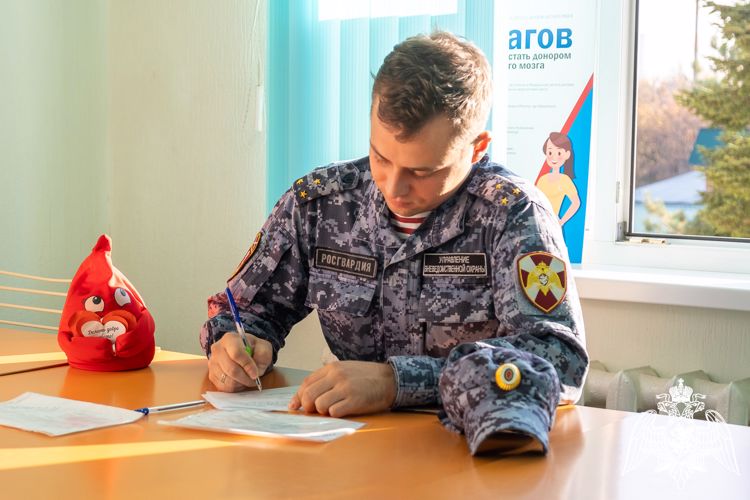 Кубанские росгвардейцы сдали более 11 литров крови 