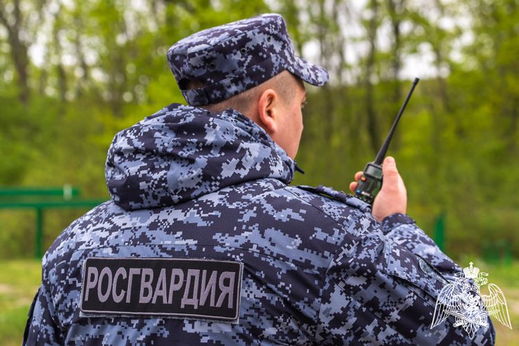 В Краснодаре росгвардейцы задержали молодых людей, совершивших хищение из супермаркета  