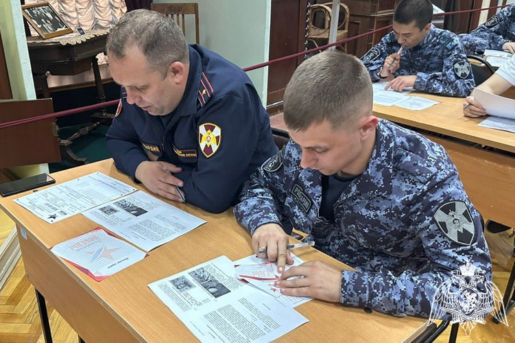 В Сочи и Новороссийске сотрудники Росгвардии написали «Диктант Победы»