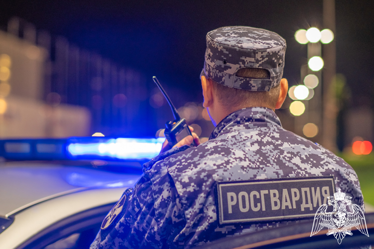 В Туапсе сотрудники Росгвардии задержали мужчину по подозрению в краже банковской карты у пенсионерки 