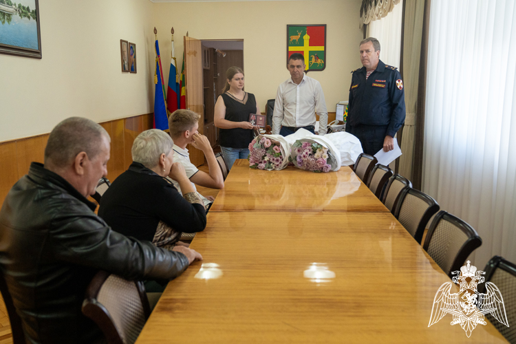 Орден Мужества передали семье погибшего сотрудника Росгвардии из Красноармейского района