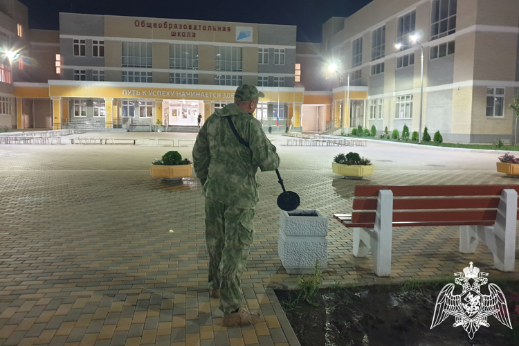 Сотрудники Росгвардии обеспечили правопорядок во время первых звонков на Кубани