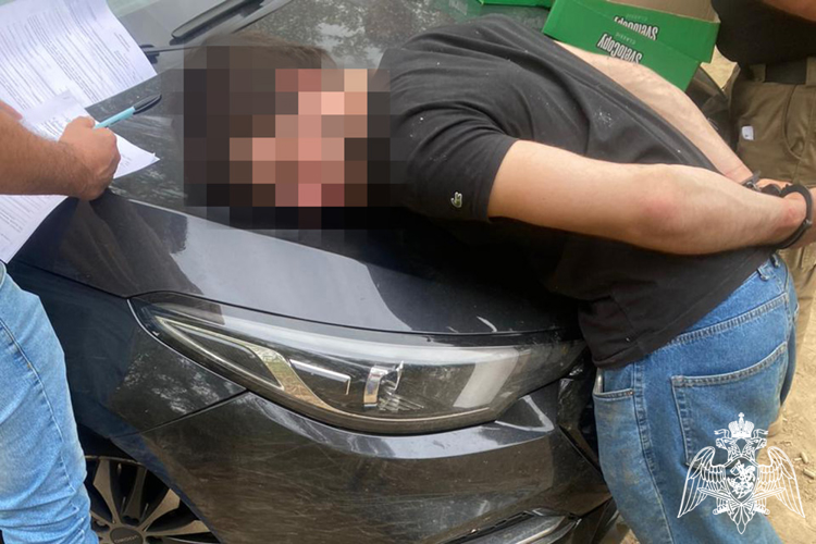 В Краснодарском лесопарке сотрудники Росгвардии задержали подозреваемых в покушении на сбыт наркотика в особо крупном размере