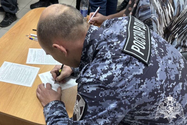 Краснодарские росгвардейцы приняли участие в новогодней донорской акции