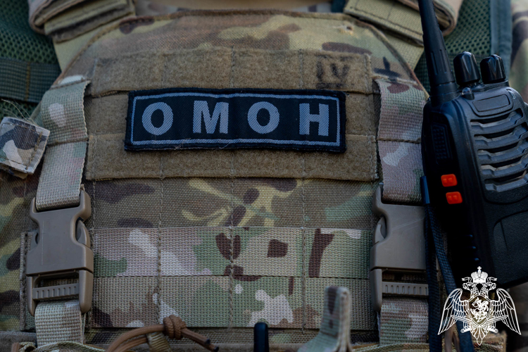 При силовой поддержке краснодарского ОМОН Росгвардии в Адыгее задержан подозреваемый в нападении на сотрудников полиции в 2023 году