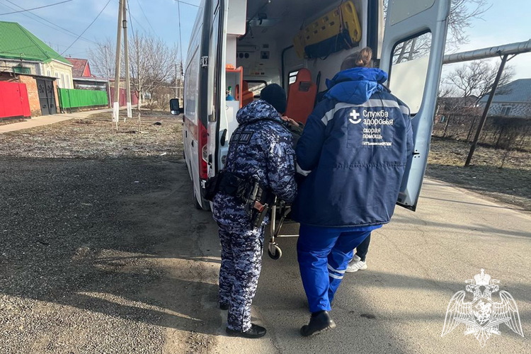 В Калининской сотрудники Росгвардии оказали помощь пожилому мужчине с переломом ноги