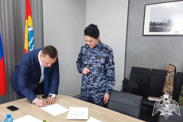 Еще несколько единиц гражданского оружия передали в зону СВО из Лабинска
