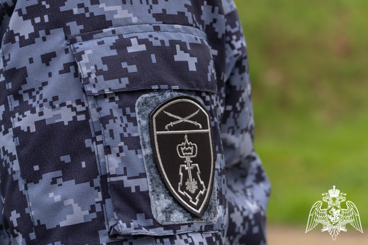 В Кропоткине росгвардейцы задержали мужчину по подозрению в повреждении имущества