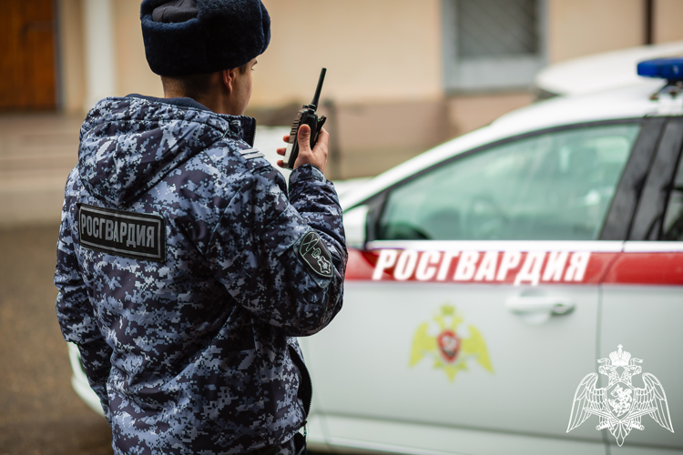 В Анапе росгвардейцы задержали находящегося в розыске мужчину