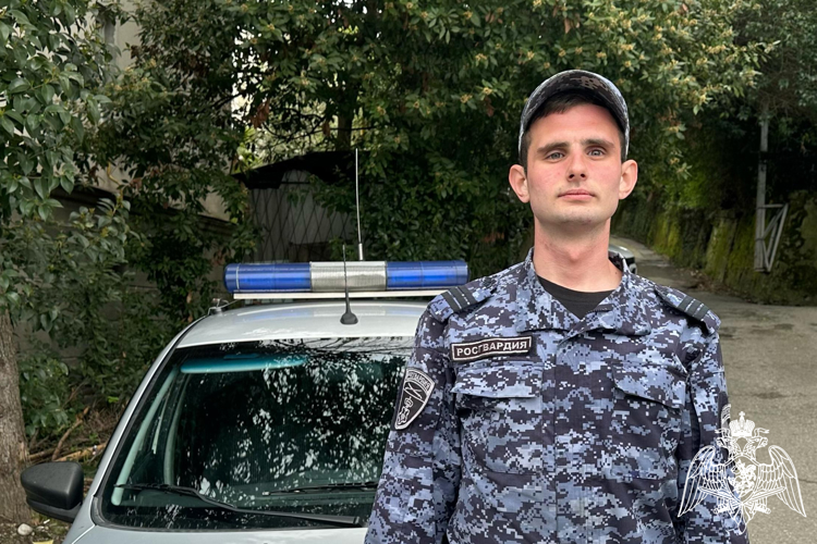 В Сочи росгвардеец оказал первую помощь мужчине с признаками эпилепсии 