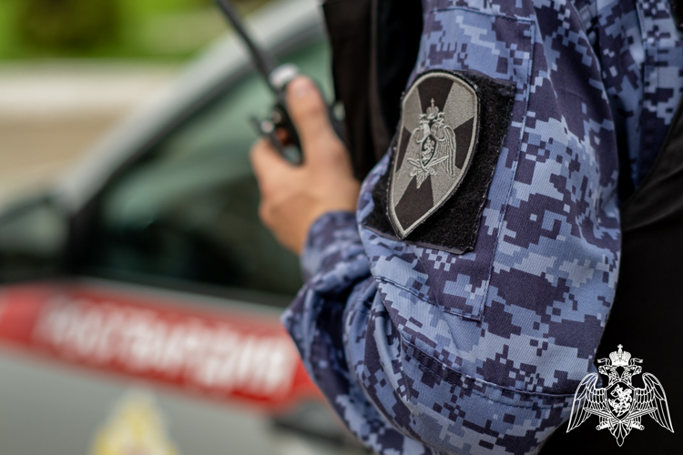 В гипермаркете Новороссийска сотрудники Росгвардии задержали двух парней за хищение сливочного масла