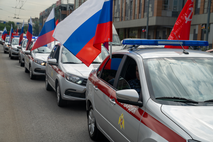 Росгвардейцы в Краснодаре провели патриотический автопробег в честь 80-летия Победы