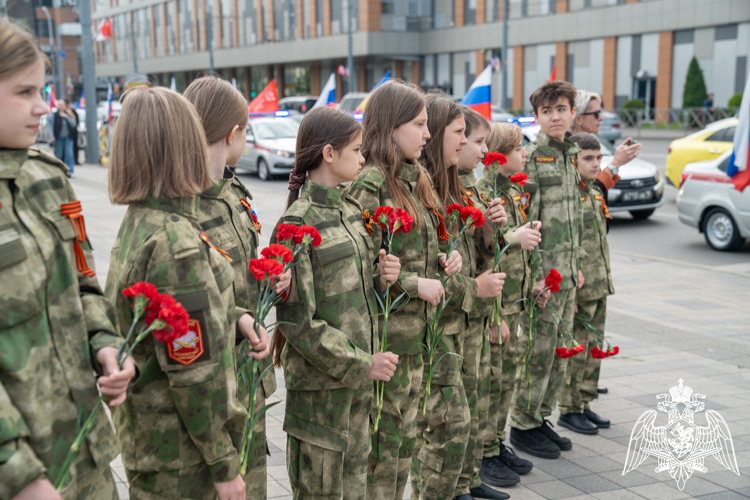 Росгвардейцы в Краснодаре провели патриотический автопробег в честь 80-летия Победы