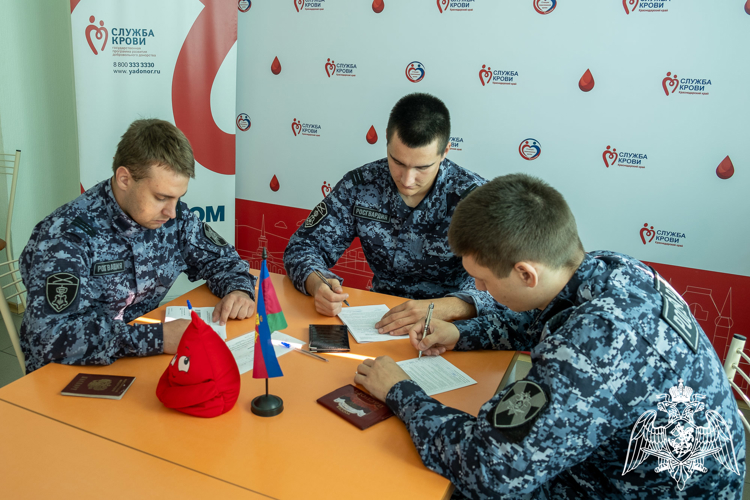 В Краснодаре росгвардейцы присоединились к донорской акции
