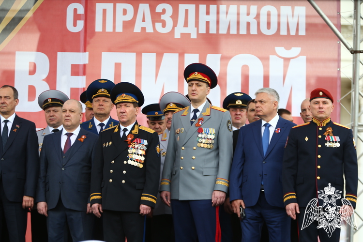 В День Победы руководитель регионального управления Росгвардии принял участие в возложении цветов к Вечному огню в Новороссийске