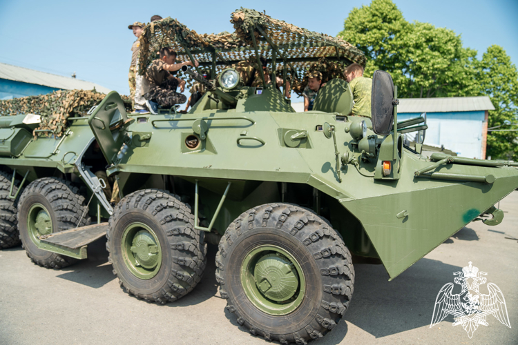 Воспитанники летнего лагеря побывали в гостях у спецподразделения Росгвардии в Краснодаре 