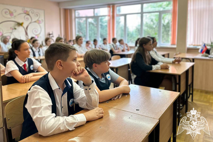 Росгвардейцы рассказали кадетам о Дне солидарности в борьбе с терроризмом