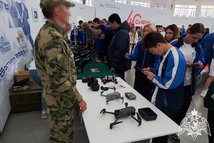 Росгвардия провела лекцию и показ вооружения на форуме «Динамо — традиции побеждать!» в ВДЦ «Смена»
