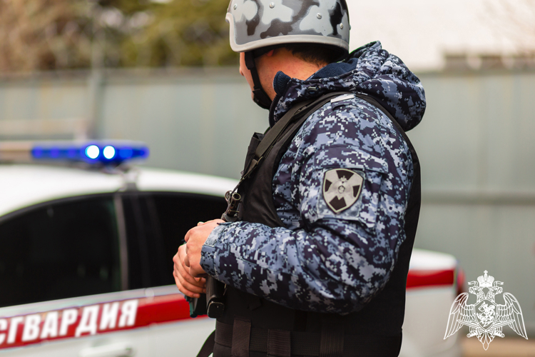 В Адлере росгвардейцы оказали содействие при пресечении конфликта возле ТРЦ
