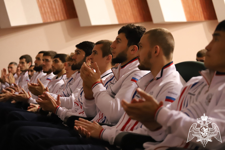 Росгвардейцы провели встречу со спортсменами сборной России по боксу