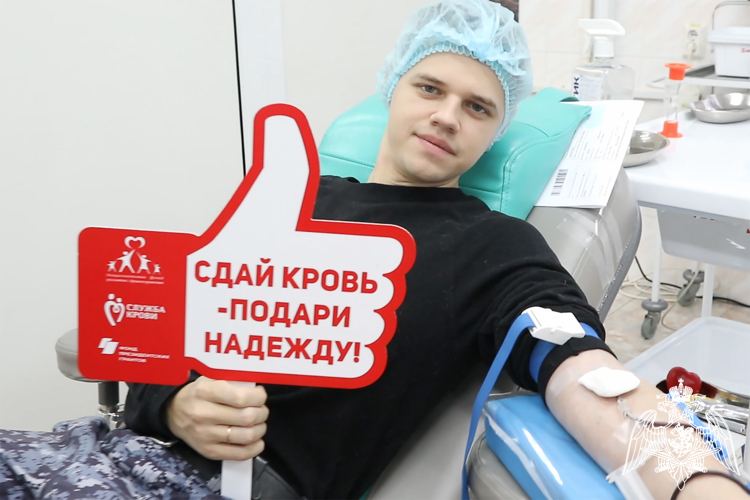 В новогодней донорской акции приняли участие росгвардейцы на Кубани