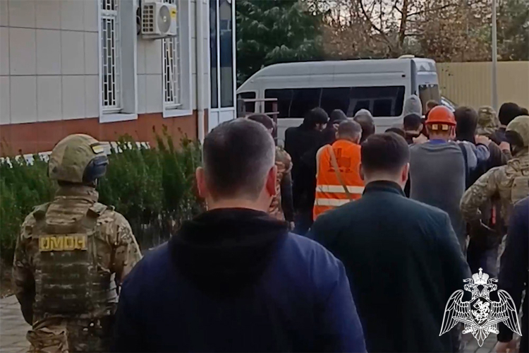 В Сочи и Сириусе при участии Росгвардии проведены рейды по проверке соблюдения миграционного законодательства 