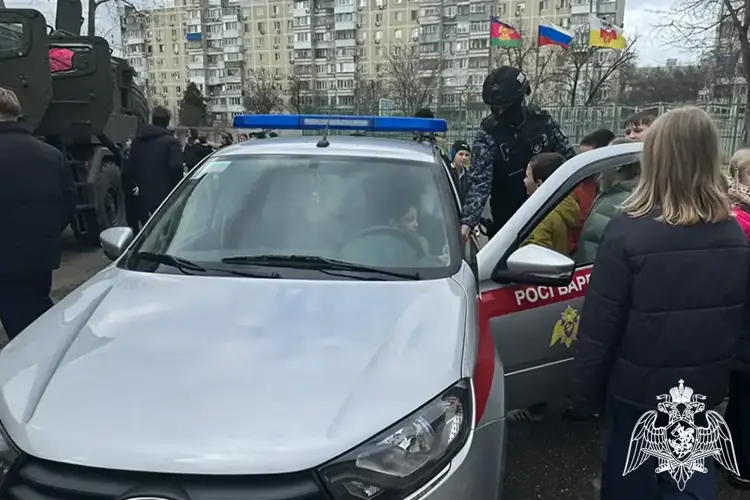 Росгвардейцы провели уроки мужества в Краснодарском крае ко Дню защитника Отечества